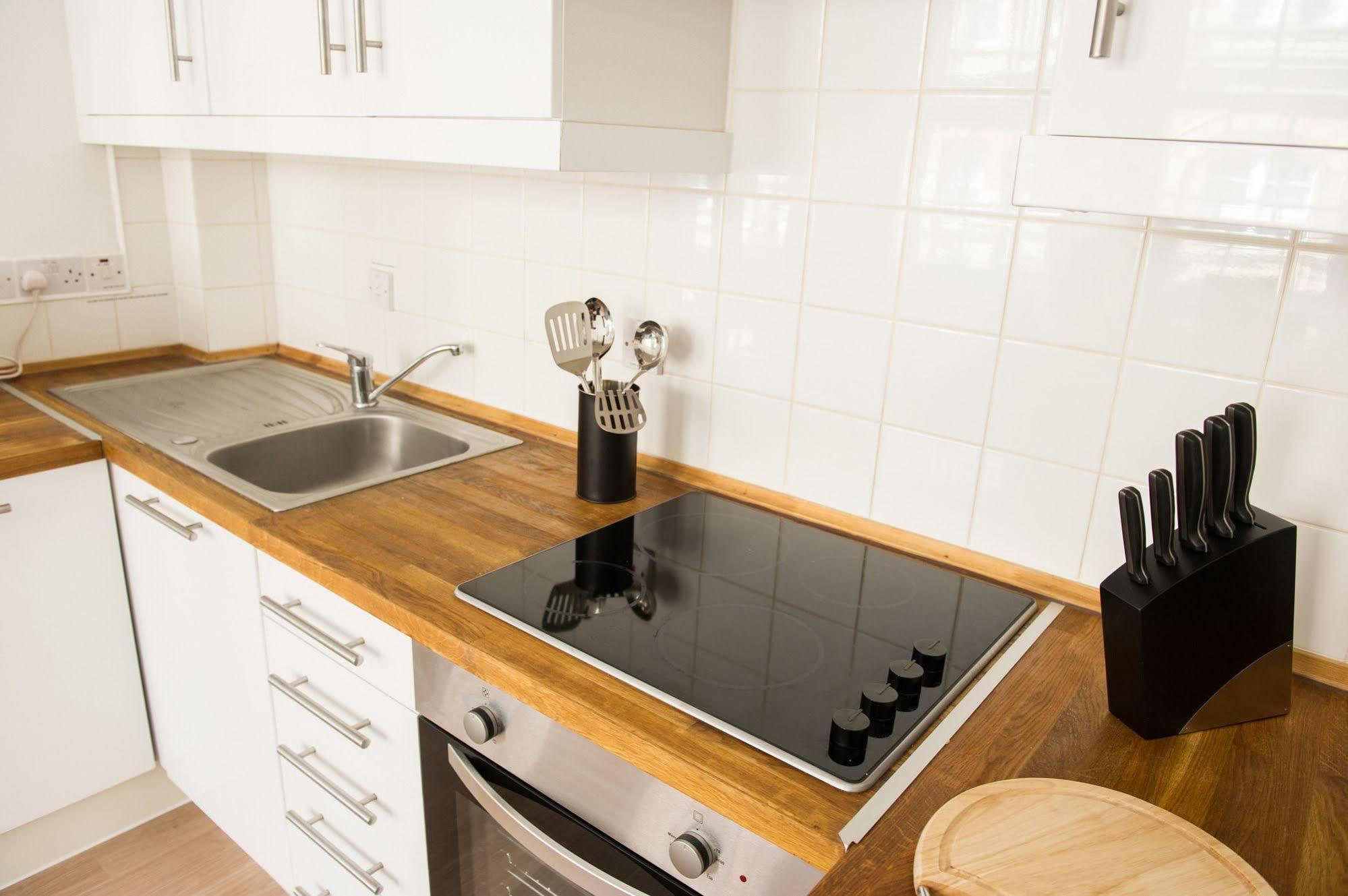 West End One Apartments لندن المظهر الخارجي الصورة